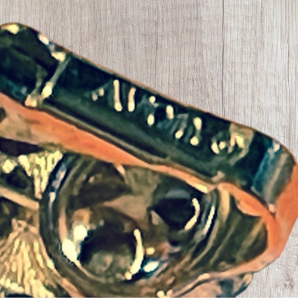 VTG Avon Peridot Green Rhinestone Brushed Gold Tone Flower Clip On Earrings EUC - Picture 7 of 8